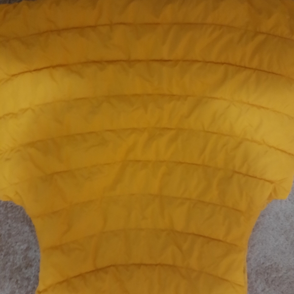 GAP Yellow Puffer Vest - Picture 4 of 4